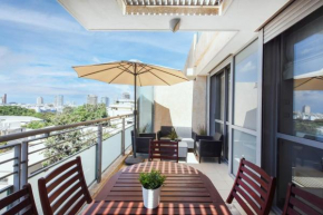 Splendor 2-BR in Melchet by HolyGuest